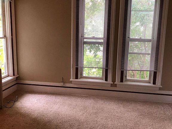 Looking into main room from the entryway