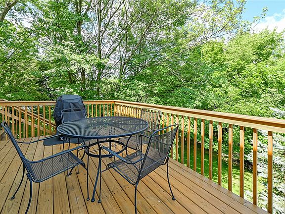 2nd image of 716 Carters Grove Dr