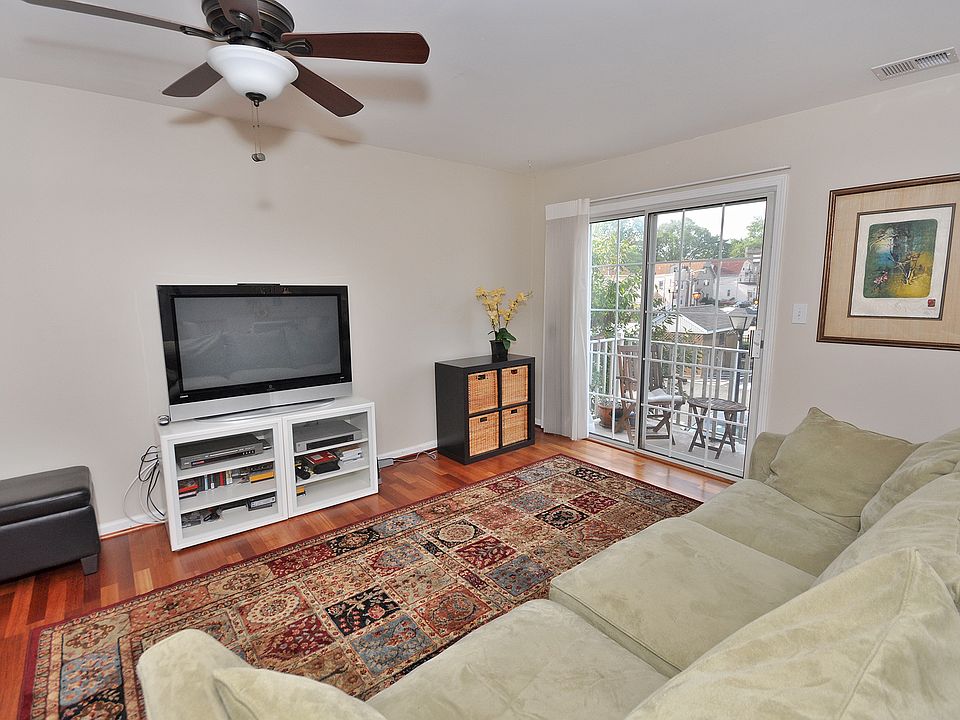 2nd image of 50 Pine St APT 4J