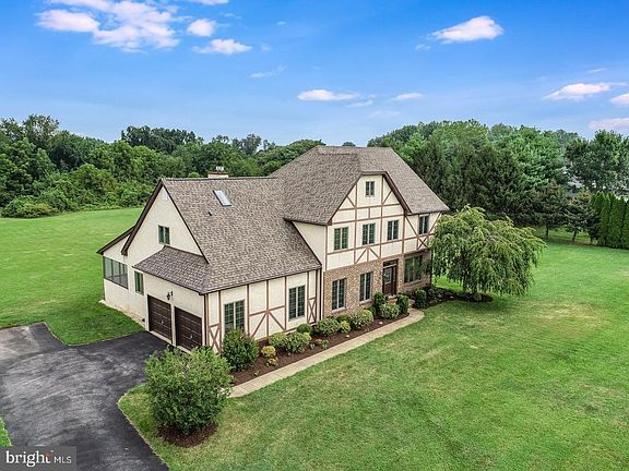 3rd image of 112 Nantucket Dr