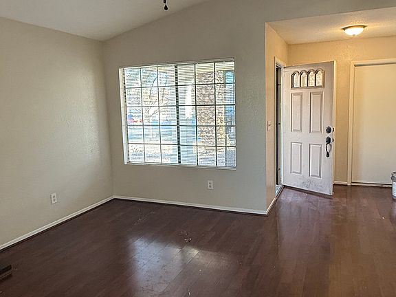 #Guardian Realty 361 Keating Henderson:Livingroom_01242025