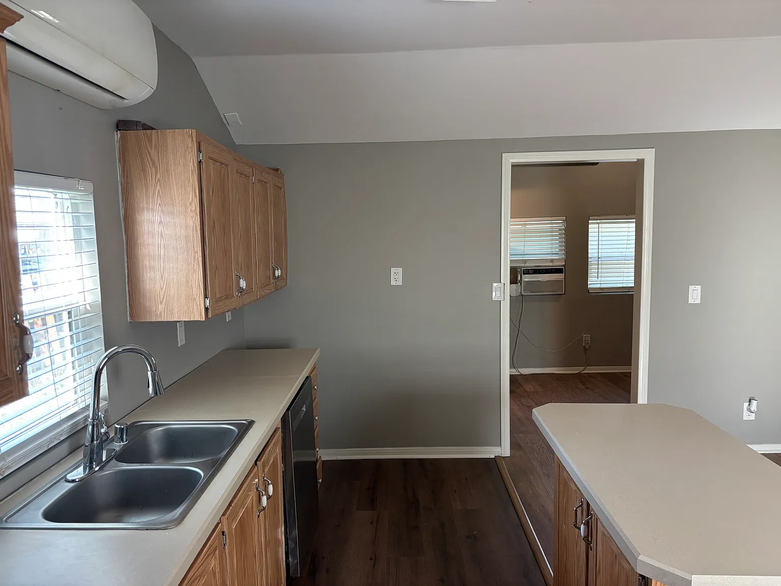 1 bed, 725 sqft, $1,850 — Photo 3