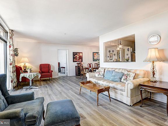 4th image of 1 Smeton Pl APT 1107