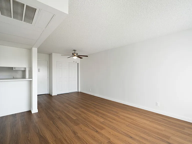 Azusa Gardens Apartments — Photo 14