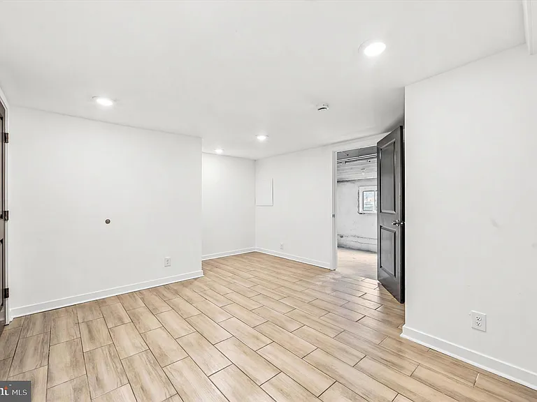 5616 Florence Ave — Photo 35
