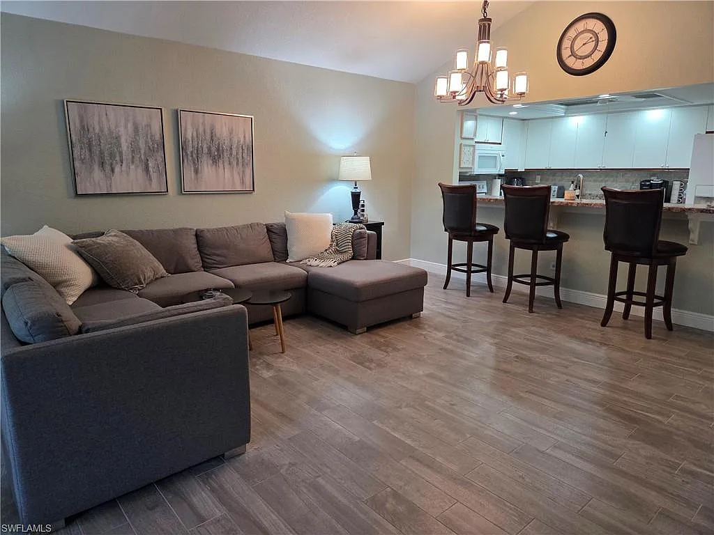 2 bed, 2.0 bath, 967 sqft, $4,000 — Photo 1