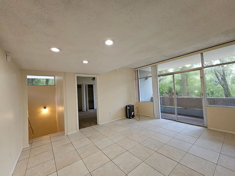 2818 SW 2nd Ave — Photo 37