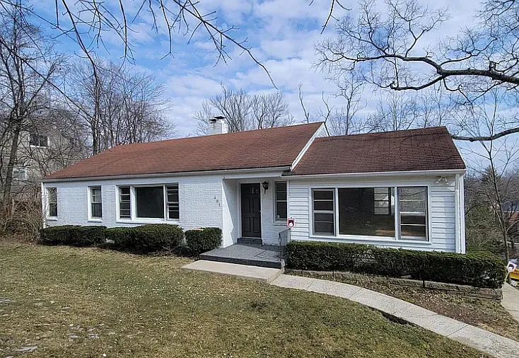 401 Hyde Park Dr — Photo 1