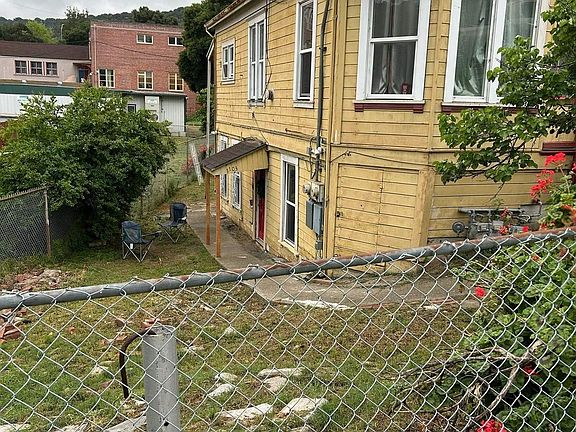 4th image of 1109 Wanda St