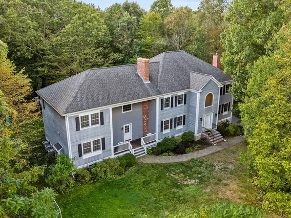 28 Hoveys Pond Dr, Boxford, MA 01921