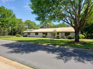 44 E Casa Loma Dr, Mary Esther, FL 32569