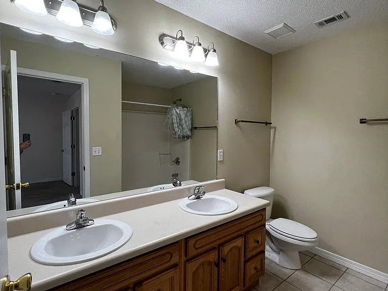 202 Johnson Ct — Photo 10