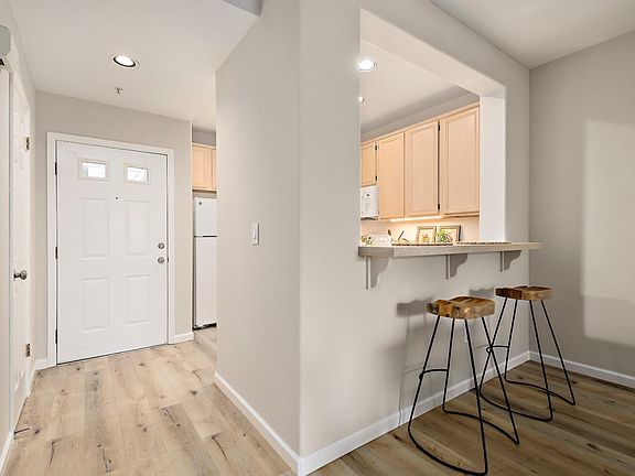 5th image of 905 Sunrose Ter APT 107