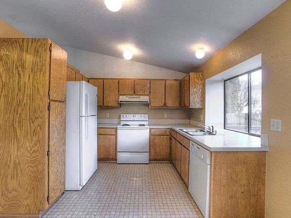 5th image of 1419 NE Rogaland Ct