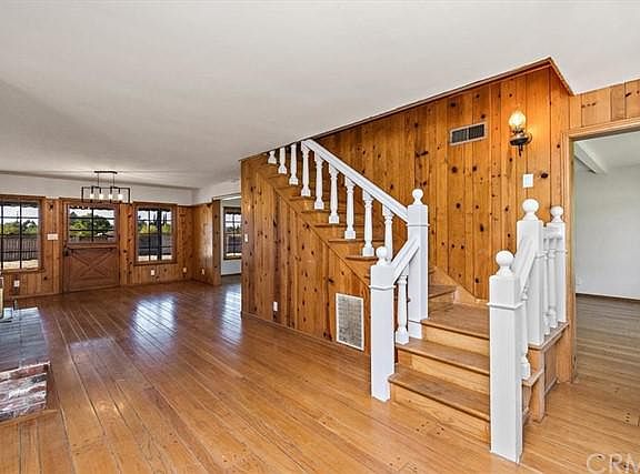 4th image of 27355 Dartmouth St