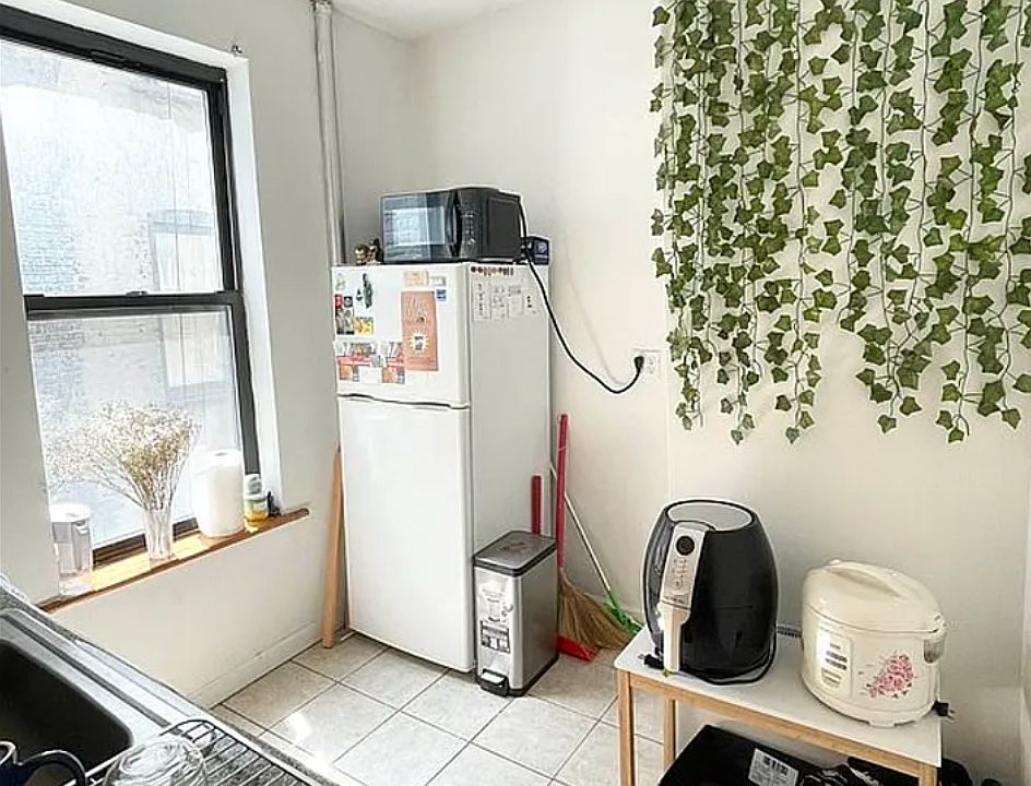 2nd image of 175 Thompson St APT 11