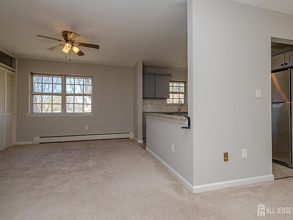 4th image of 363 Cranbury Rd APT C14