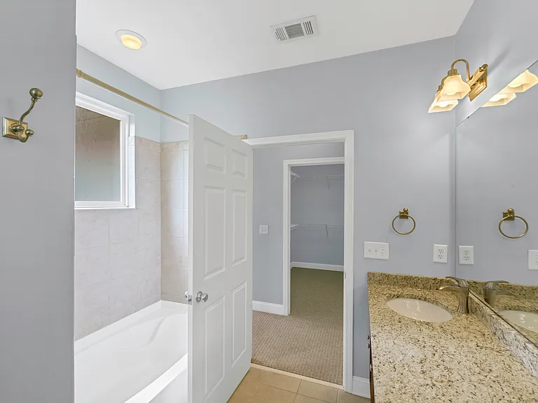 1000 E Woodlawn Rd #417 — Photo 8