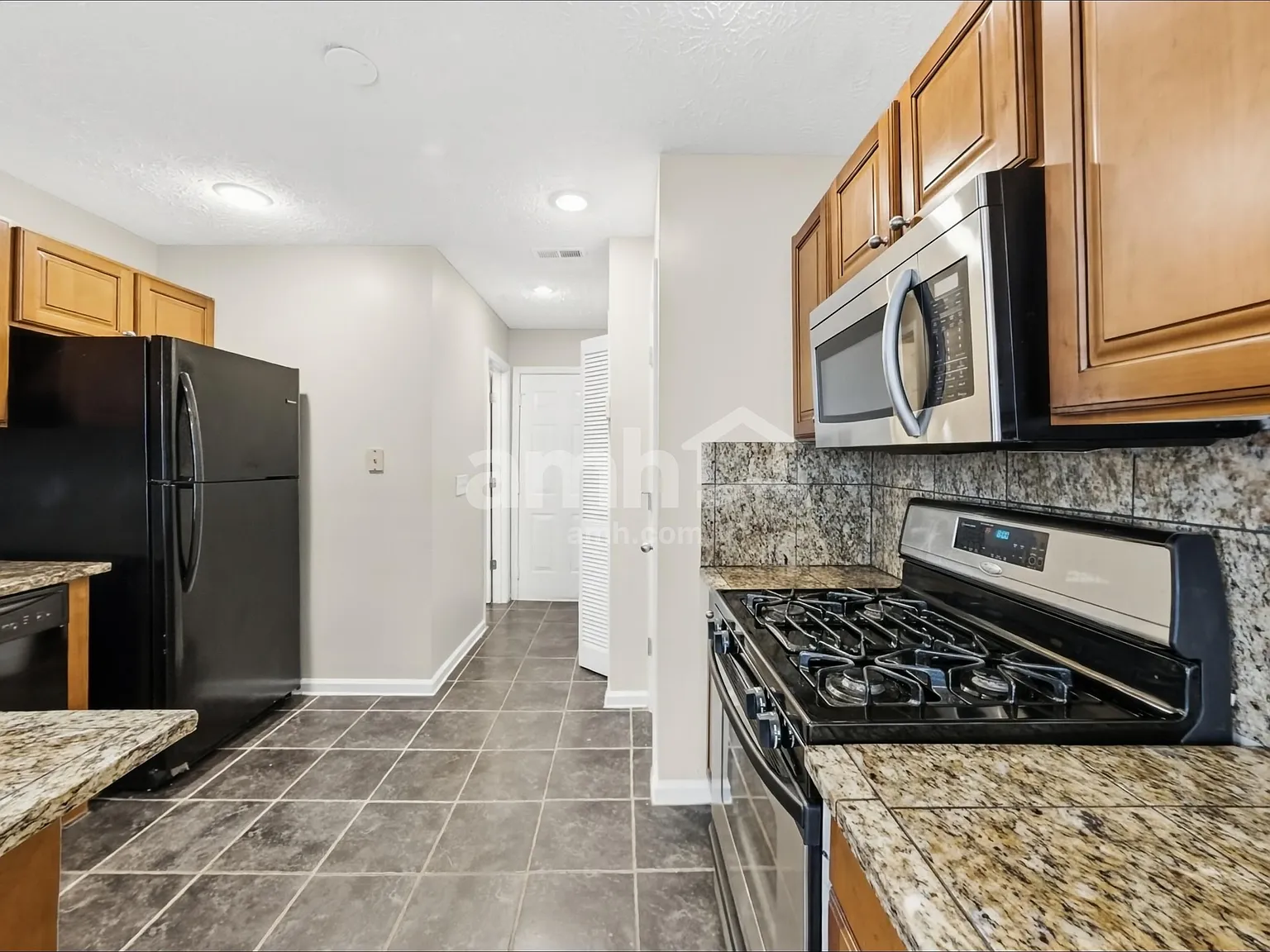 3 bed, 2.5 bath, 1460 sqft, $2,555 — Photo 4