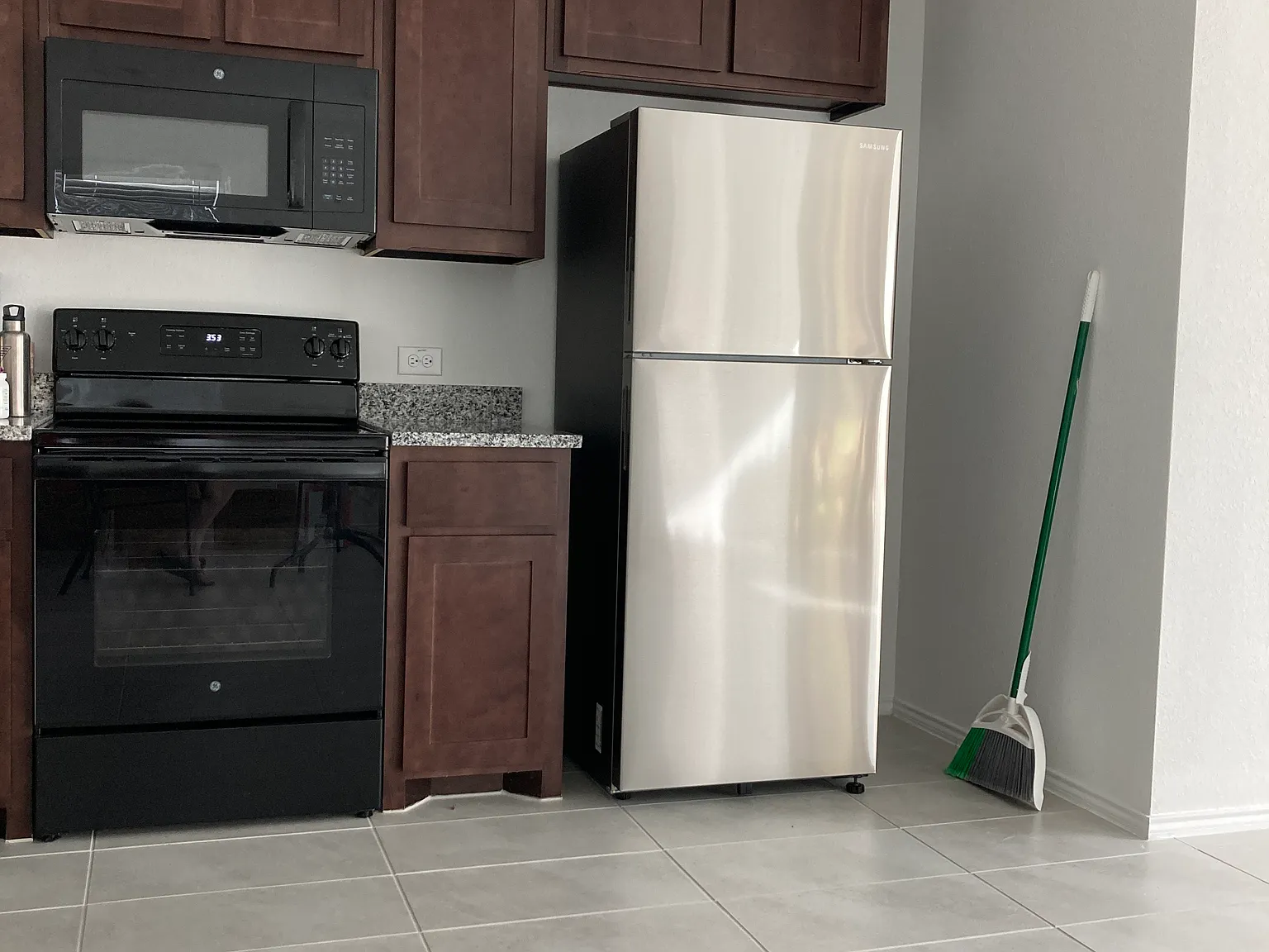 6711 Coulter Dr — Photo 2
