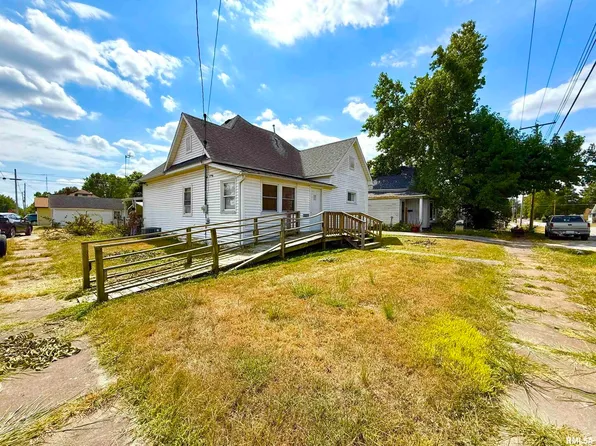 402 W Sylvester Ave, Christopher, IL 62822