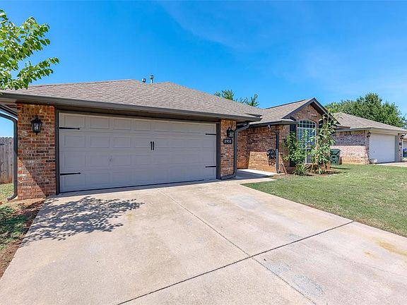 3rd image of 2933 E Lake Dr