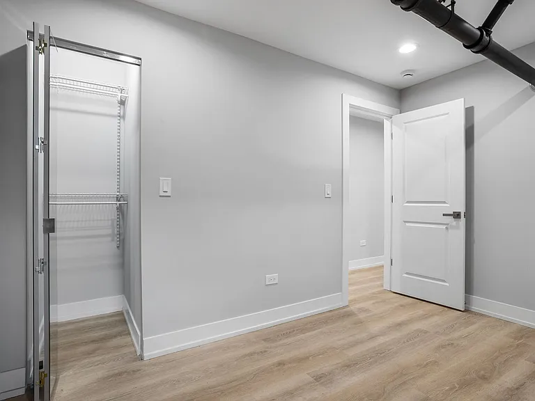 6929 N Lakewood Ave — Photo 11