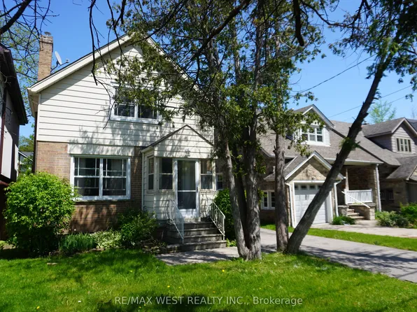 1109 Royal York Rd, Toronto, ON M8X 2G8