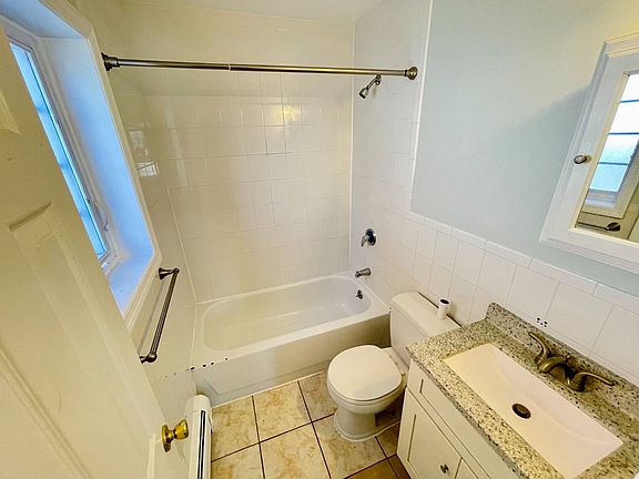 4th image of 2933 Laconia Ave #1