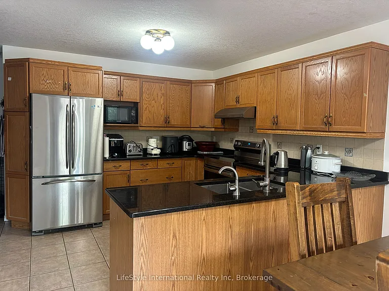 41 Camm Cres — Photo 8