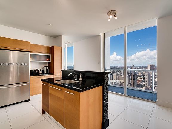 5th image of 253 NE 2nd St APT 4904