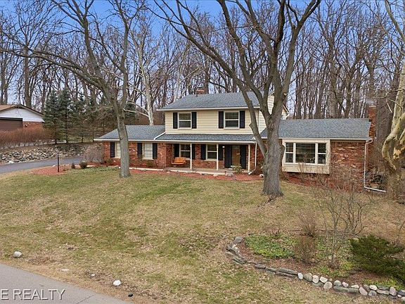 5th image of 326 Shagbark Dr