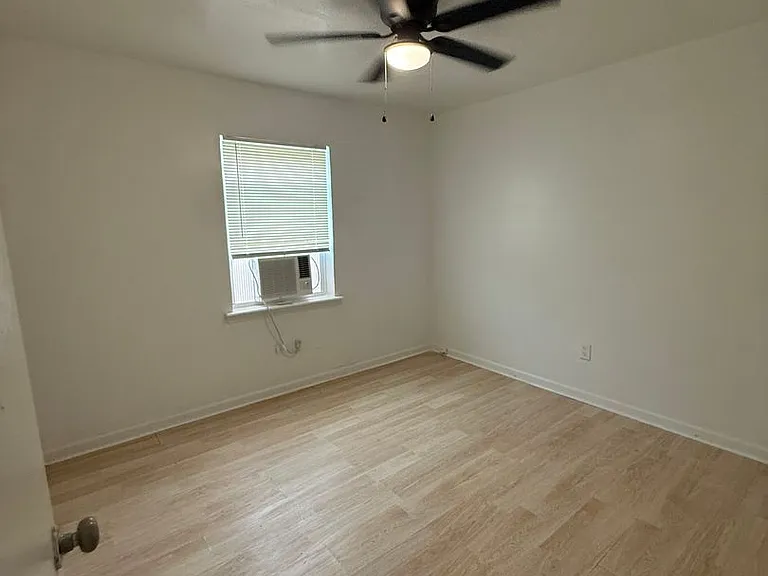 2041-2043 Helm Dr — Photo 6