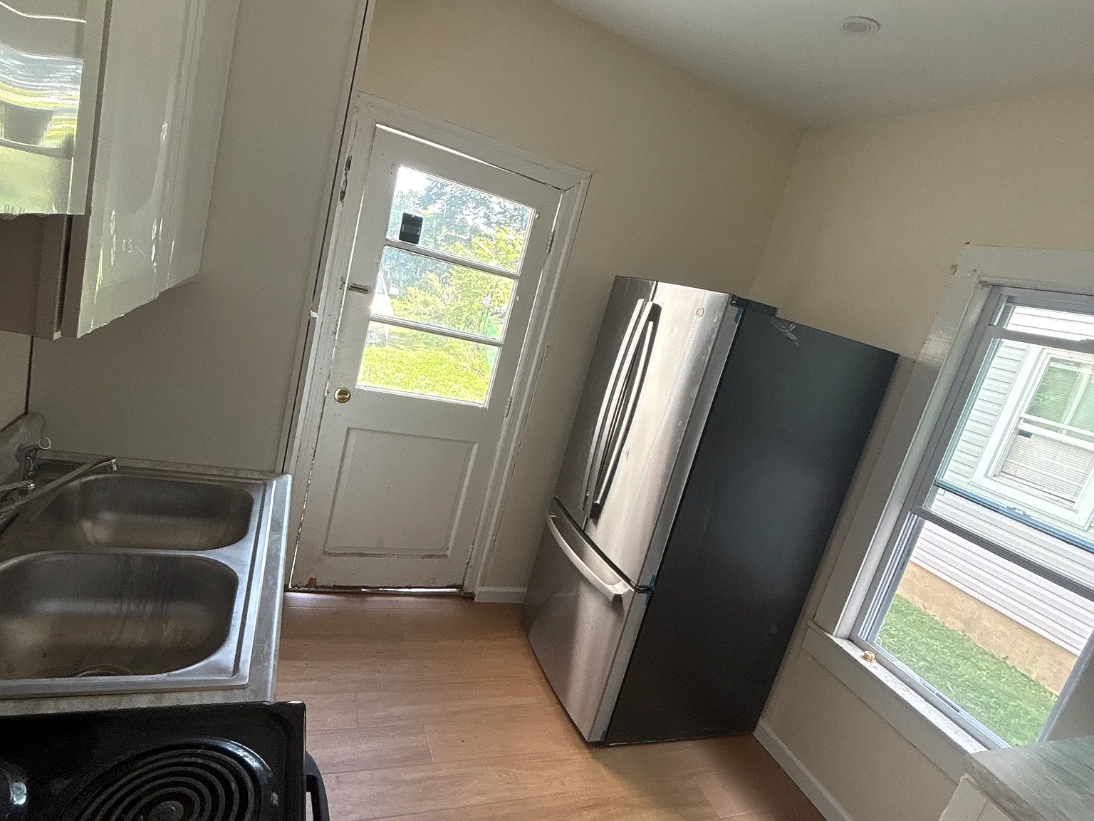 3 bed, 800 sqft, $1,800 — Photo 1