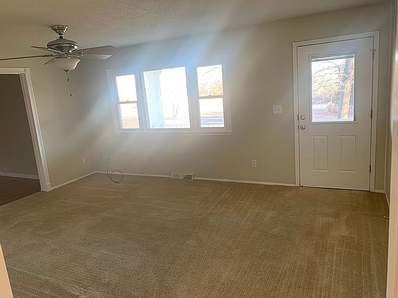 4th image of 25940 Sherwood Ln