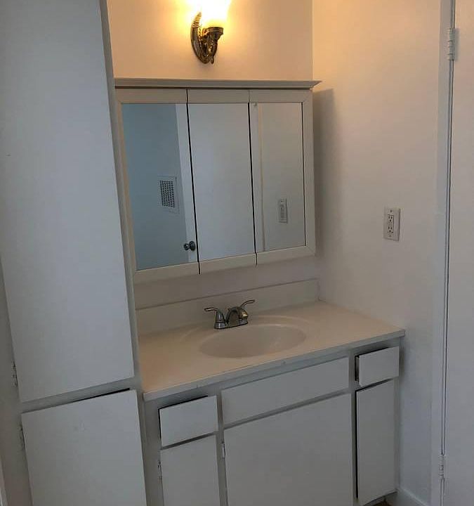 2nd image of 3770 Vinton Ave #8