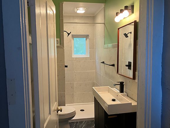 5th image of 2238 Flora St