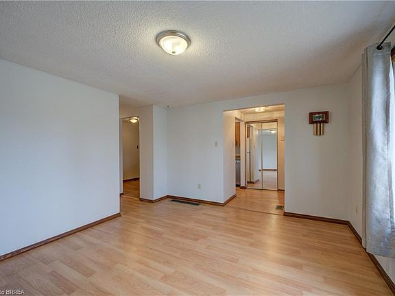 3rd image of 390 Brantwood Park Rd
