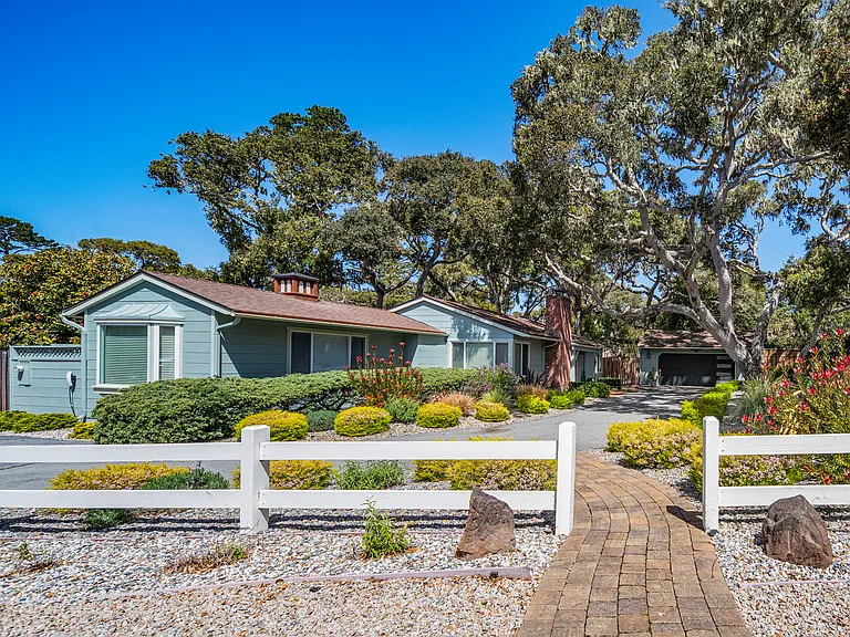 1087 Lariat Ln — Photo 36