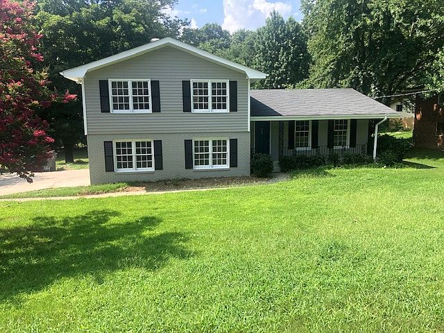 1st image of 1020 Pine Ln
