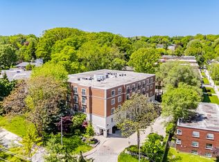 30 Anglesey Blvd #PENTHOUSE 403, Toronto, ON M9A3B5