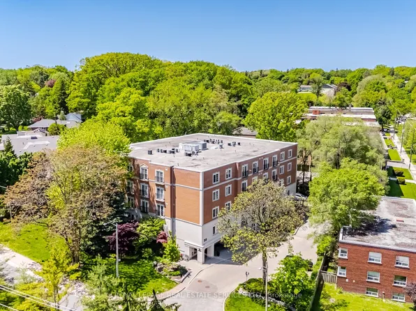 30 Anglesey Blvd #Penthouse 403, Toronto, ON M9A 3B5