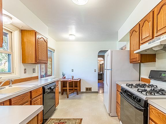 5th image of 4750 SE River Dr