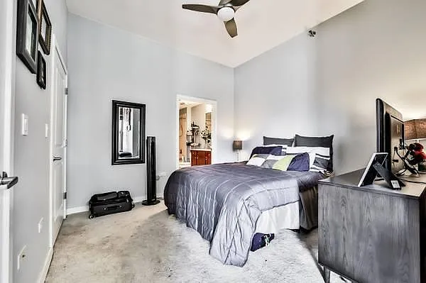 901 W Madison St #405 — Photo 16