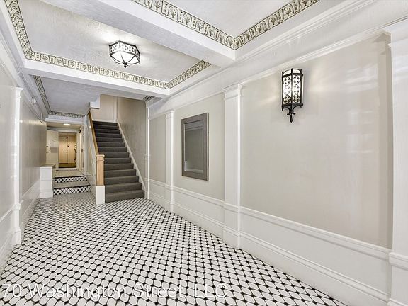 5th image of 1870 Washington St #6