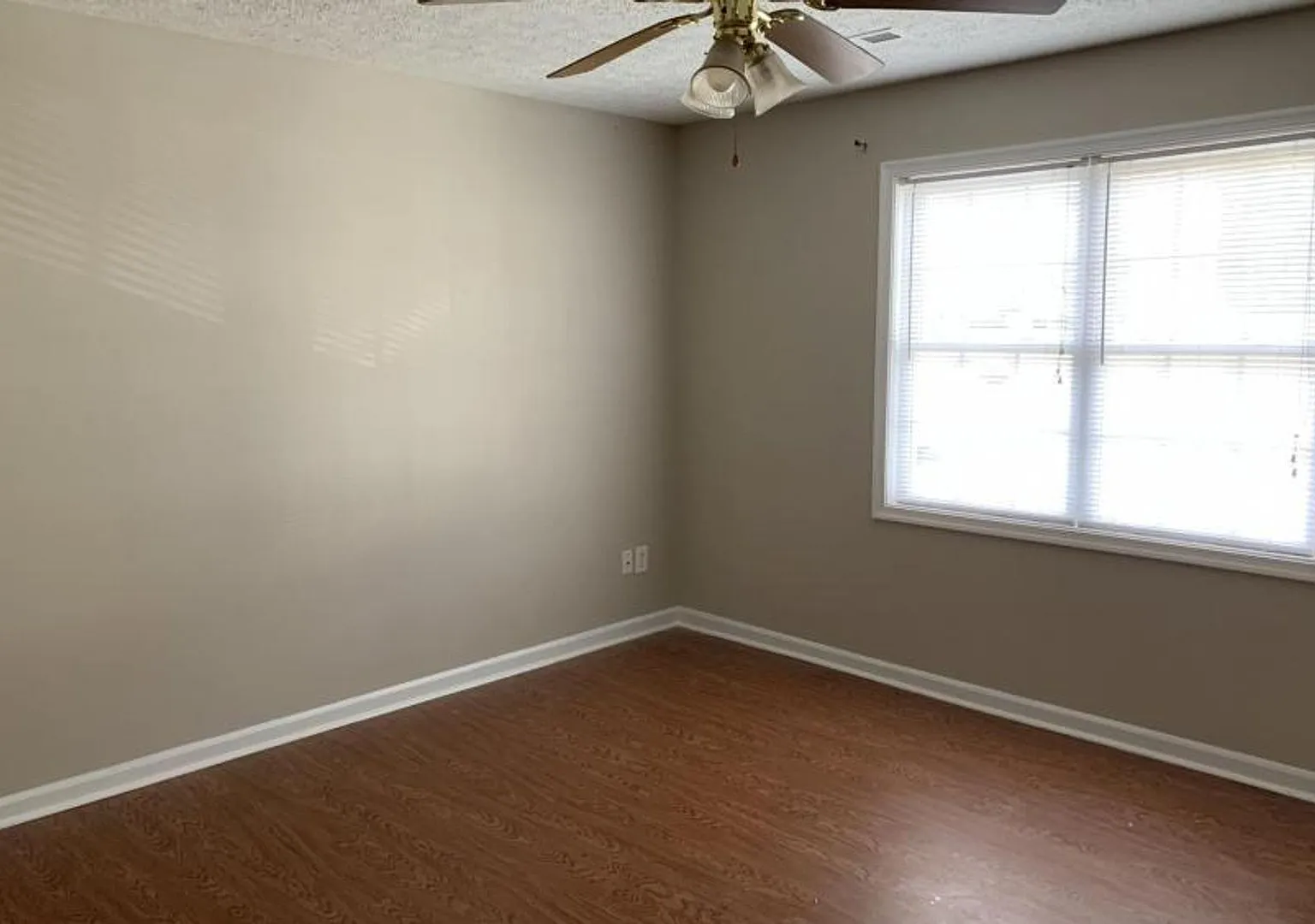 409 Three Creeks Court — Photo 2