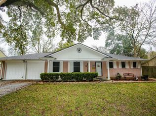 104 Wedgewood Ave, Hitchcock, TX 77563
