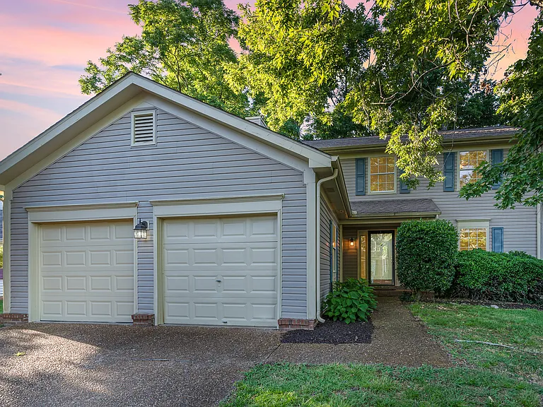 705 Ashfield Ct — Photo 1