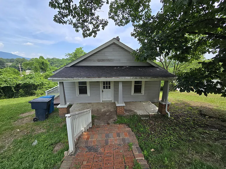 5023 Logan St NW — Photo 8