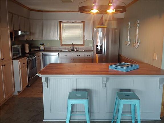 4th image of 114 Lakeside Ave